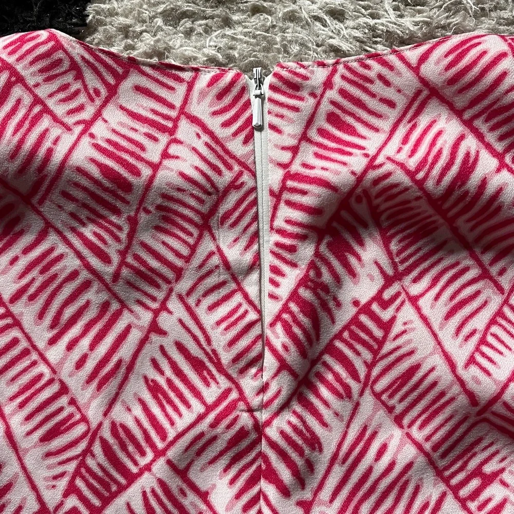 Bartle b. Size small Women's Dark Pink Patterned Top with back zipper
